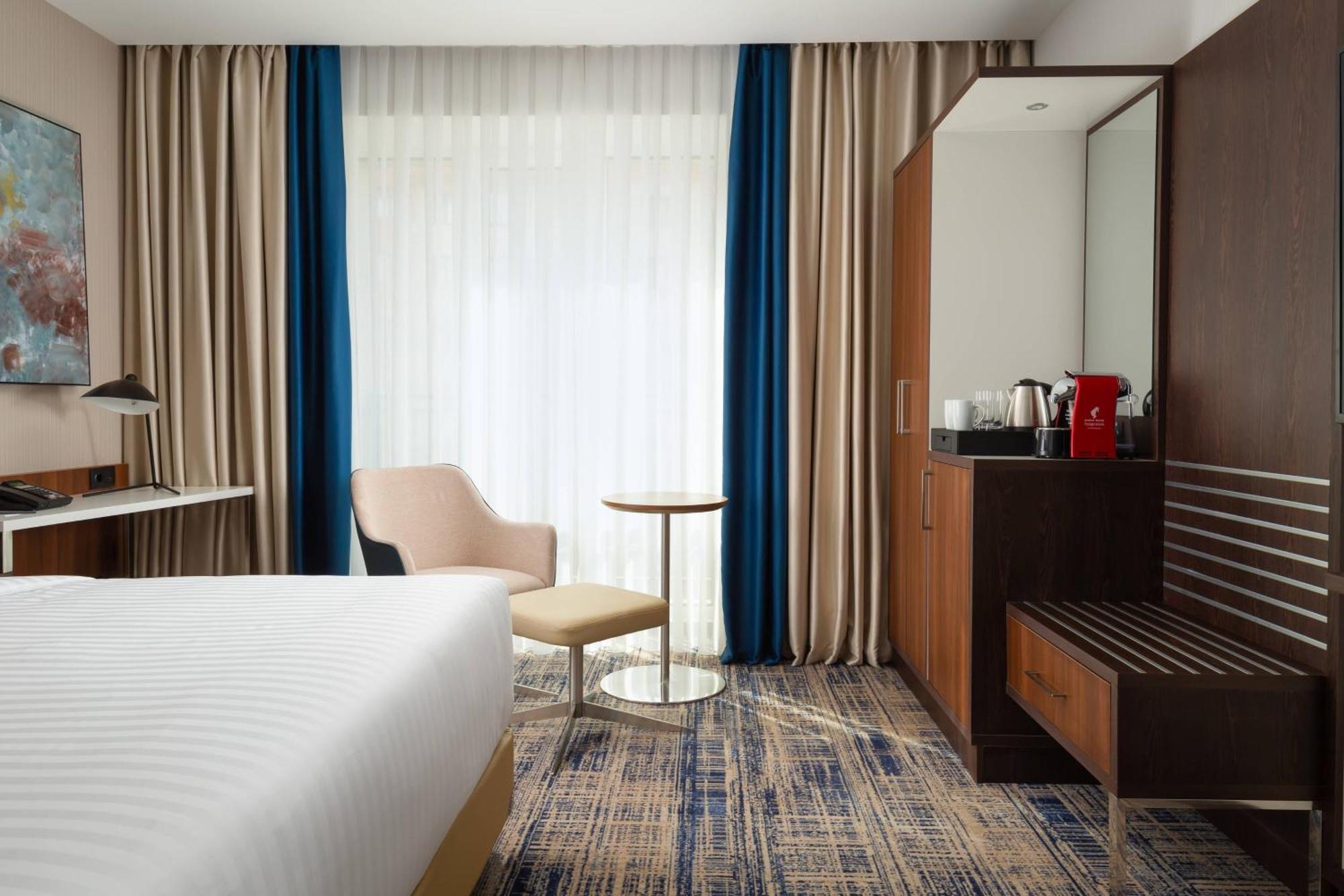 Hotel Courtyard By Marriott Taškent Exteriér fotografie