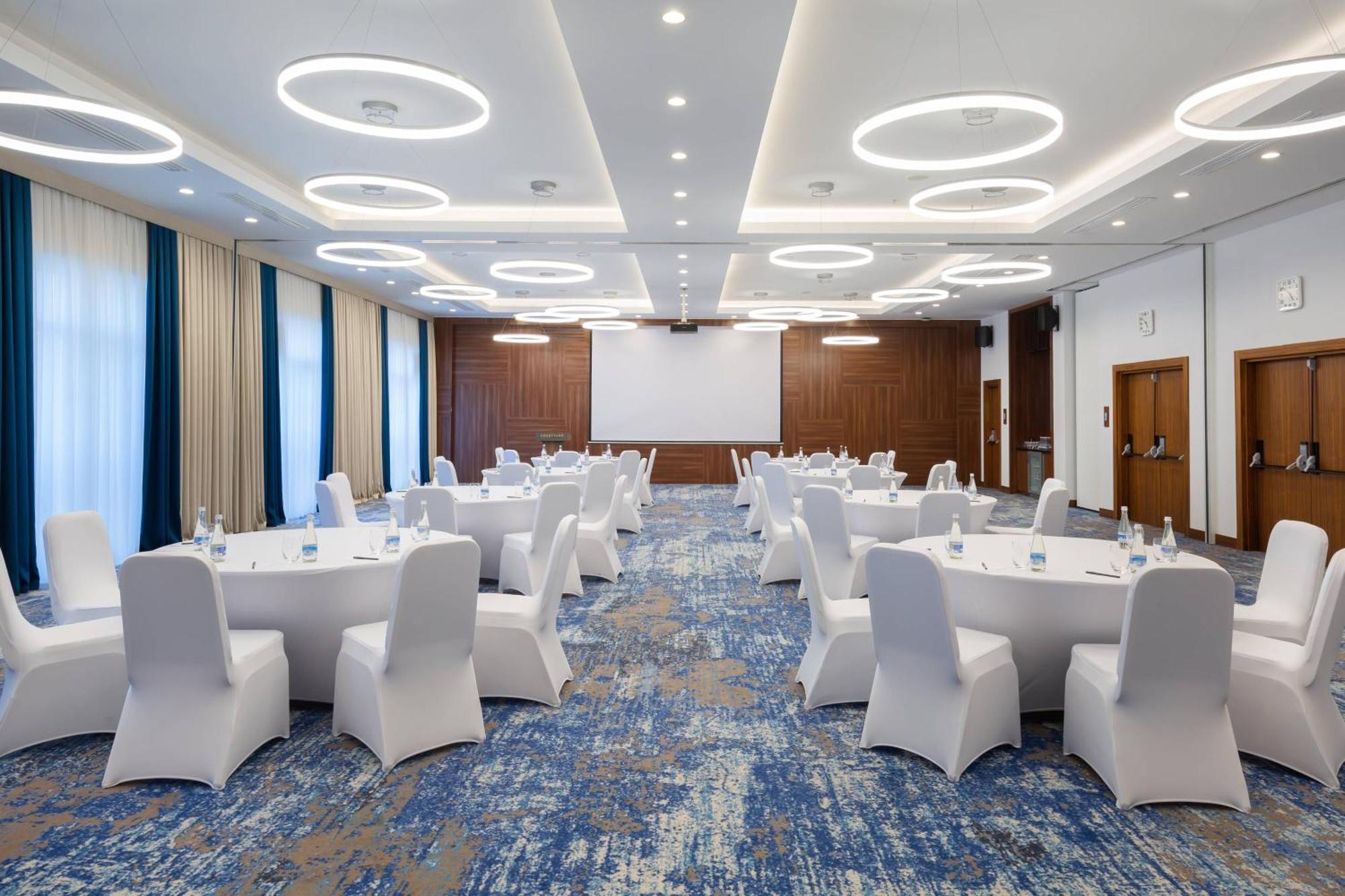 Hotel Courtyard By Marriott Taškent Exteriér fotografie