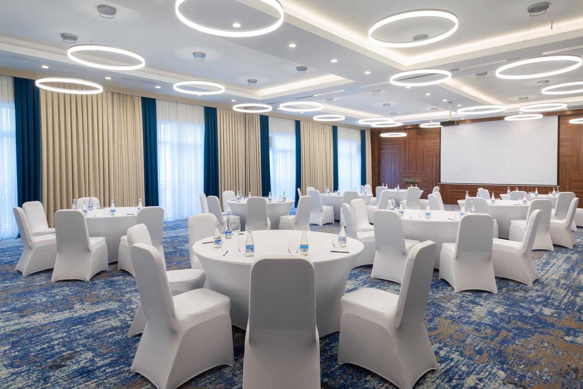 Hotel Courtyard By Marriott Taškent Exteriér fotografie